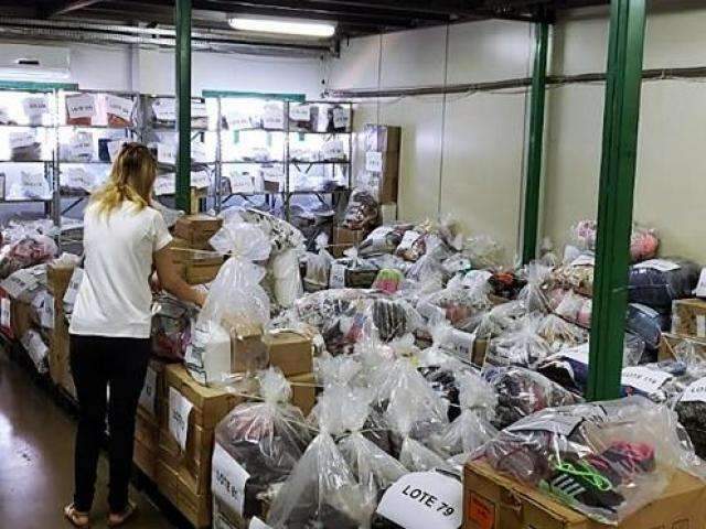 Com mil lotes e maior procura por celular, leil&atilde;o segue aberto para lances 