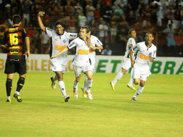  Atl&eacute;tico-MG encara o Santos para retomar lideran&ccedil;a do Brasileir&atilde;o