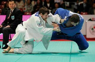 O brasileiro Rafael Silva enfrentou o russo Alexander Mikhaylin e ficou com a medalha de bronze (Foto: Toru Yamanaka/France Presse)