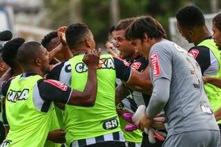 Jogadores do Atlético-MG comemoram após gol. (Foto: Bruno Cantini / Atlético-MG)