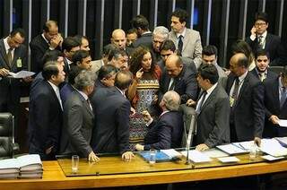 Confusão generalizada tomou conta do plenário da Câmara hoje. (Foto: Antonio Augusto/Câmara dos Deputados)