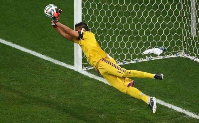 Dram&aacute;tico, nos p&ecirc;naltis, Argentina supera Holanda e est&aacute; na final