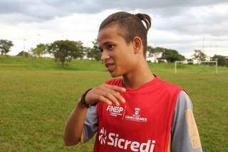 Fernando, de 14 anos, é torcedor do São Paulo e fã do Santos, e se espelha em Neymar (Foto: Marcos Ermínio)