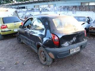 Veículo do suspeito usado para atropelar Osvaldo. (Foto: Henrique Kawaminami)