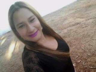 Tatiane Dias da Silva, de 19 anos, foi morta com cinco tiros. (Foto: Reprodução/ Facebook)