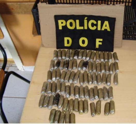 Rapaz &eacute; preso com 80 c&aacute;psulas de coca&iacute;na