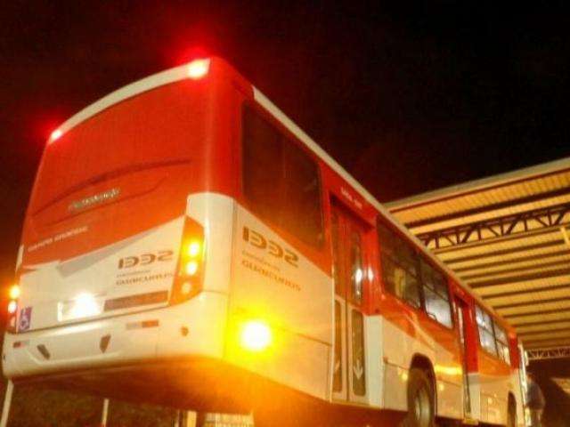 Com atraso, come&ccedil;am a chegar novos &ocirc;nibus para o transporte coletivo