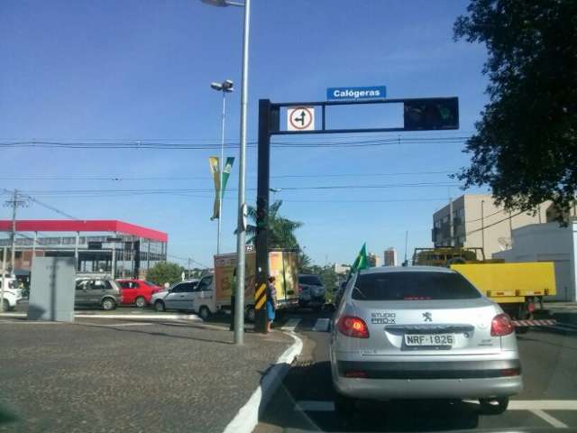 Leitor flagra congestionamento de ve&iacute;culos pr&oacute;ximo ao Mercado Municipal