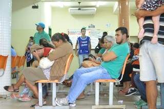 Márcio trabalha na UPA Coronel Antonino e orienta os pacientes que frequentam a unidade. (Foto: Alcides Neto)