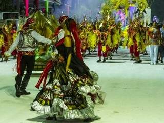 Escola de samba trouxe temática cigana para a avenida neste Carnaval (Foto: Clóvis Neto/Divulgação)