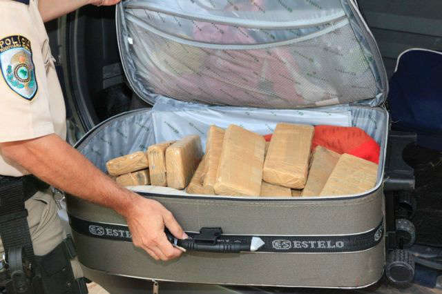  Jovens s&atilde;o detidas com quase 40 quilos de maconha na BR-163