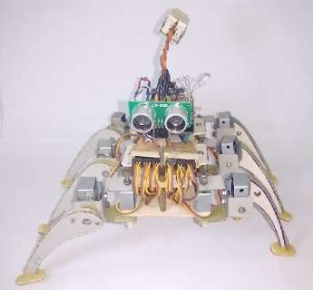 Alunos de escolas públicas de MS usam lixo eletrônico para construir robôs