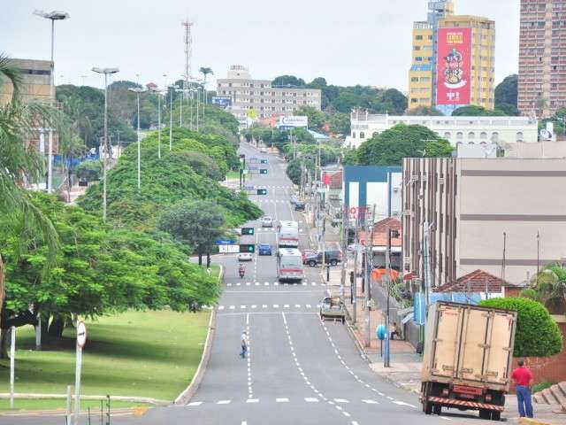 Domingo amanhece nublado e previs&atilde;o &eacute; de chuva com trovada