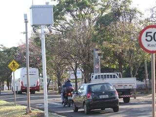 Veículos na Avenida Gury Marques, passando por radar instalado para teste. (Foto: Saul Schramm/Arquivo).