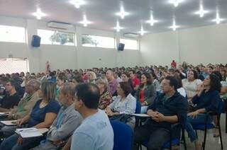 Professores estaduais de Dourados durante assembleia nesta manhã no Simted; cidade tem 25 mil alunos em escolas estaduais (Foto: Divulgação/Simted)