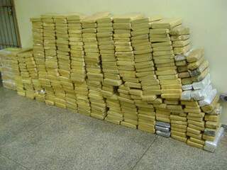 Tabletes de maconha foram comprados no Paraguai e tinham como destino Campo Grande. (Foto: Divulgação)