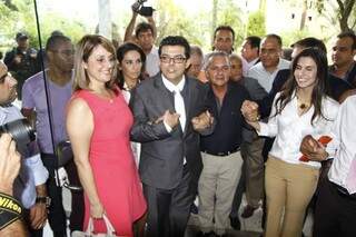 Primeira-dama, ao lado do prefeito Gilmar Olarte, quer influir na administração (Foto: Cleber Gellio)