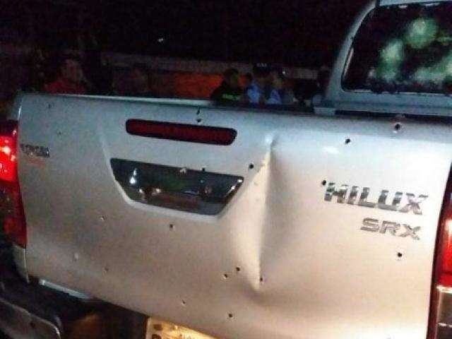 Ve&iacute;culo usado para atentado &eacute; incendiado na linha internacional
