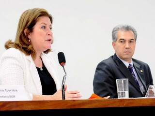 Ministra Miriam, e Azambuja, em reunião para debater a Lei de Diretrizes Orçamentários de 2013 (Foto: Divulgação)