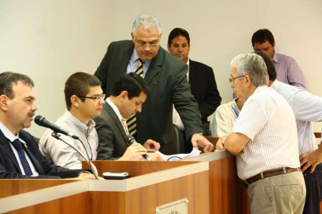 Salute e Megaserv &ldquo;debocham&rdquo; de vereadores e n&atilde;o comparecem na CPI