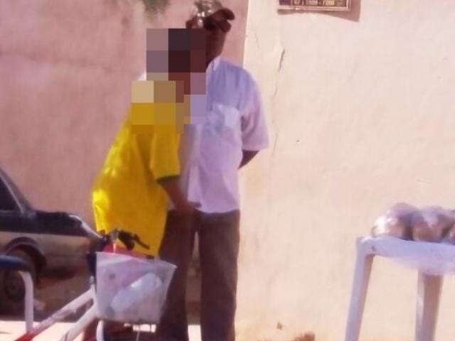 Ambulante de 66 anos &eacute; preso por abusar de crian&ccedil;a de 11 anos no meio da rua