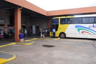 Quebradeira de &ocirc;nibus deixa cem passageiros &ldquo;plantados&rdquo; por 4 horas