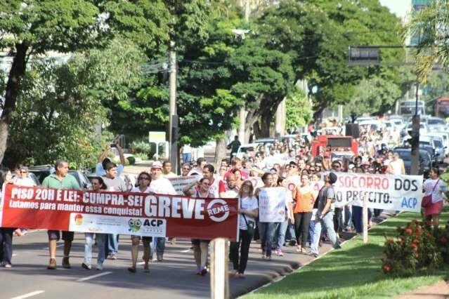 Primeiro dia de greve fecha 51 das 94 escolas de Campo Grande 