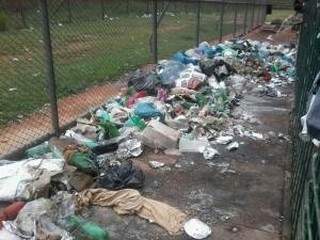 Lixo acumulado na 1ª semana de protesto. Foto: Divulgação