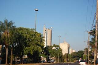 Céu em Campo Grande na manhã desta segunda-feira (Foto: Marlon Ganassin)