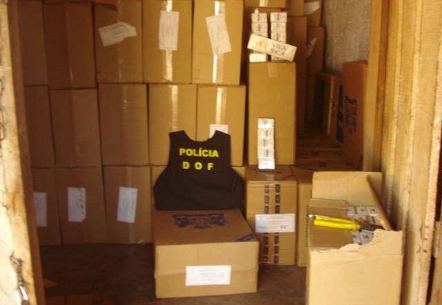  DOF apreende 259 caixas de cigarros contrabandeados em resid&ecirc;ncia
