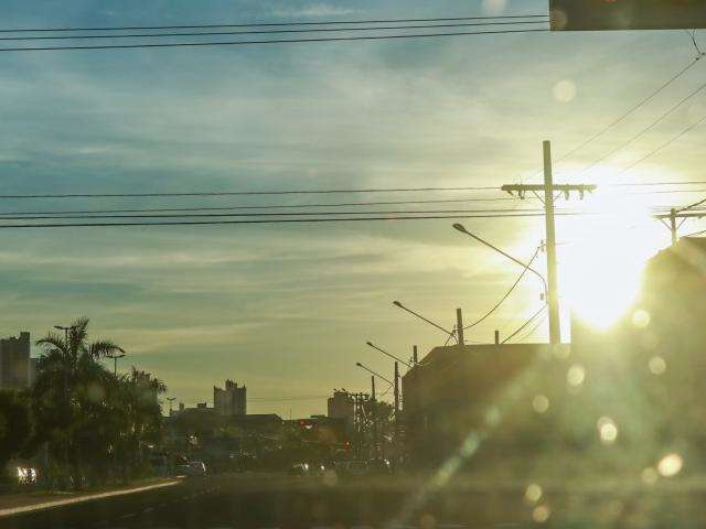 Semana começa com céu aberto e calor de até 37°C em MS