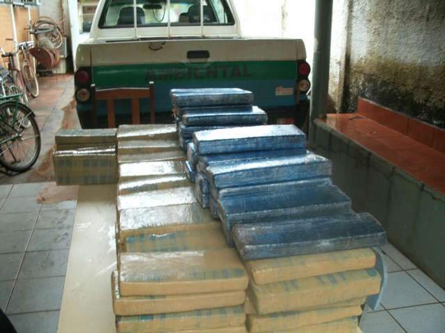  Ap&oacute;s 3 dias de monitoramento, traficantes s&atilde;o presos com 155 kg de maconha