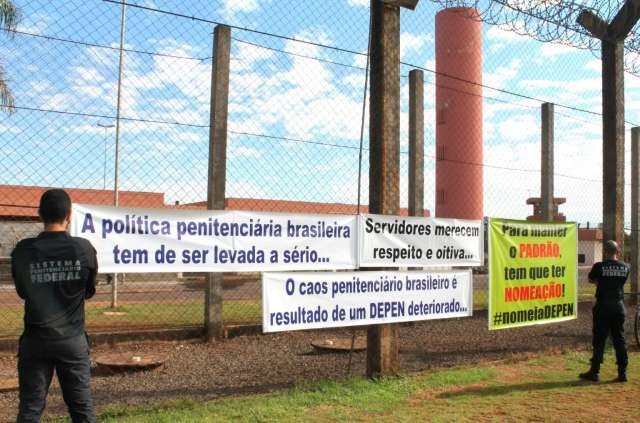 Por reuni&atilde;o com ministro, agentes interrompem visitas em pres&iacute;dio