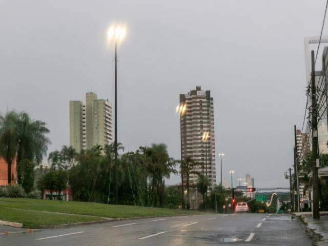 Ap&oacute;s noite de temporal na Capital, meteorologia prev&ecirc; mais chuva para MS