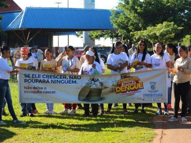 Segundo no ranking da dengue, Moreninhas recebe mutir&atilde;o de limpeza