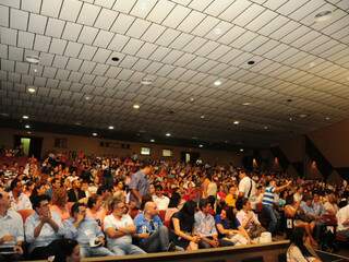 Auditório do Glauce Rocha lotado para debate promovido pela ACP entre os candidatos a prefeito. (Foto: Rodrigo Pazinato)