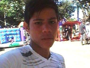 Fam&iacute;lia procura por adolescente desaparecido h&aacute; uma semana