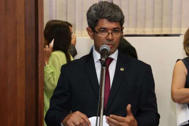 Reforma ter&aacute; discuss&atilde;o exaustiva com servidores, diz l&iacute;der do governo