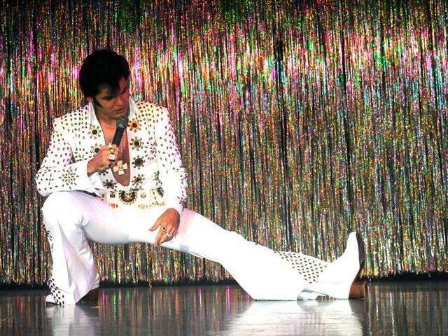 &quot;Maior imitador do Brasil&quot; apresenta espet&aacute;culo Elvis Presley Experience