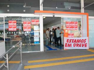 Segundo dia de greve nos bancos prejudica atendimentos. (Foto: Simão Nogueira)