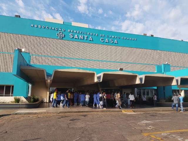 Enfermagem entra no terceiro dia de greve &agrave; espera do sal&aacute;rio de julho