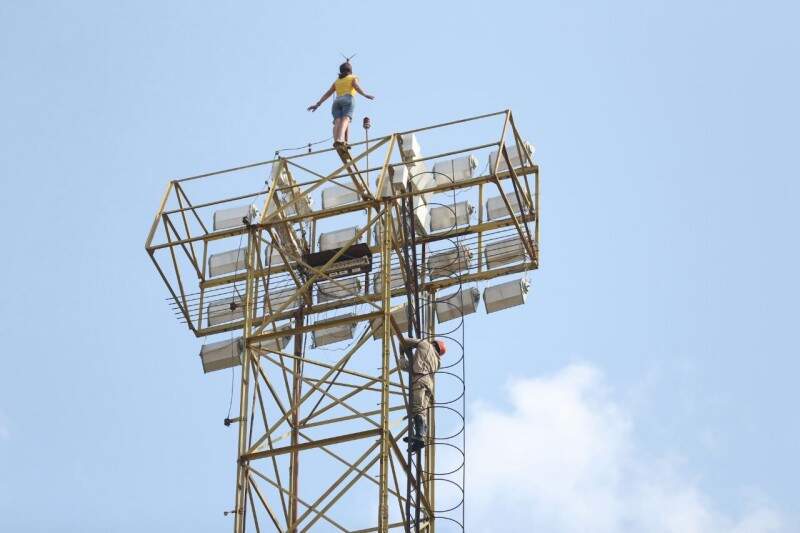 Bombeiros e PM impedem mulher de se jogar de ponte em VG