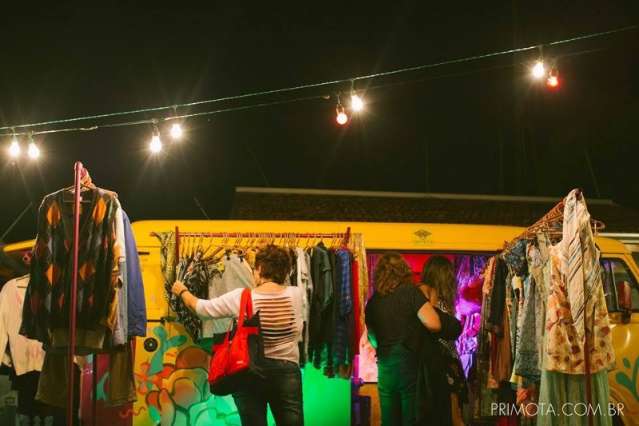 Bar e Brech&oacute; ocupam beco com evento de moda, arte e sabor no Itanhang&aacute;