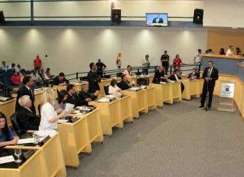 Vereadores votam em 2&deg; a revis&atilde;o do PPA e entregam pr&ecirc;mios de esporte