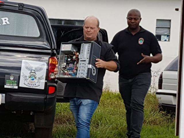 Opera&ccedil;&atilde;o apreende carro e computador em casa no Rita Vieira