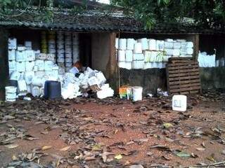 Propriedade rural foi flagrada com armazenagem ilegal durante fiscalização (Foto: Divulgação PMA)