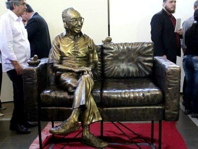 Acordo define local para instala&ccedil;&atilde;o da est&aacute;tua de Manoel de Barros