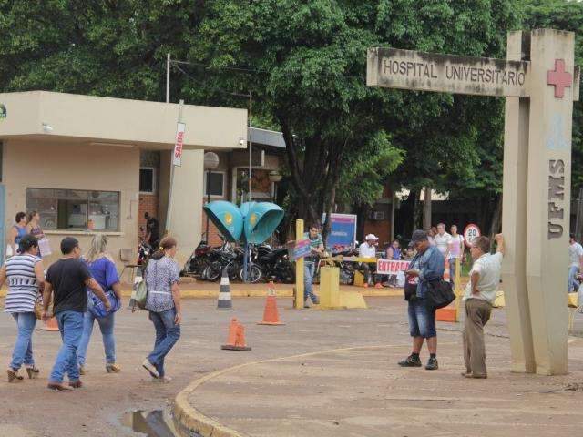 Paciente com s&iacute;ndrome ligada ao zika espera 15 dias por vaga em CTI