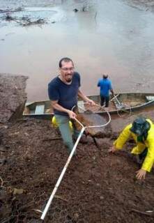 Vander de Jesus, gerente de Recursos Pesqueiros do Imasul, diz que foram ao todo 10 mil peixes retirados.  (Foto: Assessoria de imprensa/Imasul)