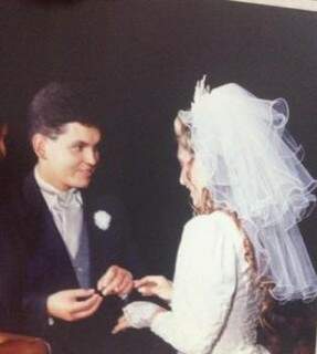 Os dois no casamento, em 1993. (Foto: Arquivo Pessoal)
